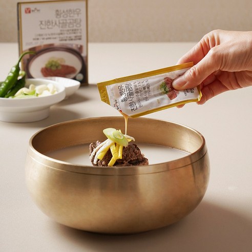 횡성축협이 선보이는, 풍부한 맛과 영양을 자랑하는 횡성한우 진한사골곰탕