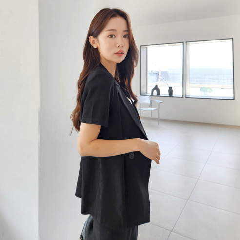 최적의 스타일과 편안함을 위한 여성용 세련된 반팔 정장 세트