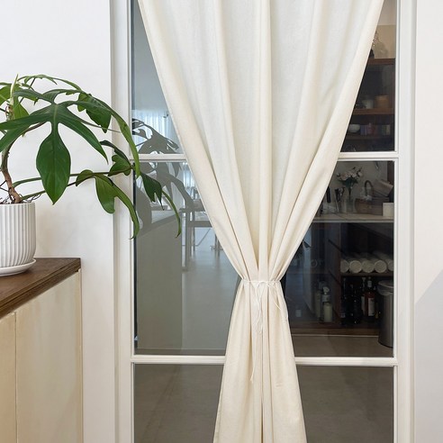 자연을 담은 공간, 사라하우스 가리개 커튼으로 완성하세요.