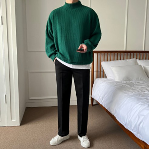 겨울을 따뜻하게 지낼 수 있는 기모 반폴라 니트 맨투맨