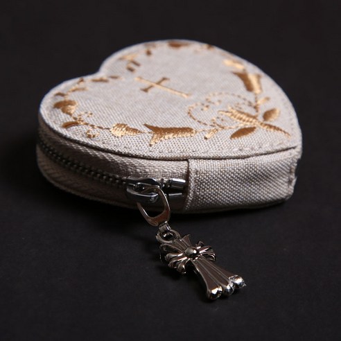 하트 묵주 주머니: 영적인 반성을 위한 장엄한 동반자