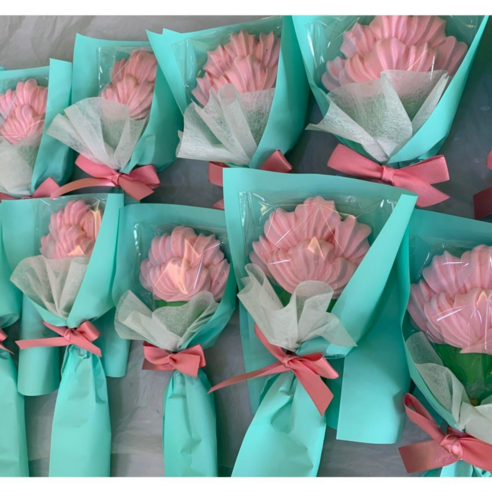 시들지 않는 달콤함, 카네이션 해바라기 머랭쿠키로 특별한 마음을 전하세요.