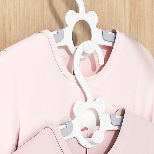 아이의 옷 정리를 쉽게 해주는 포그망 옷걸이