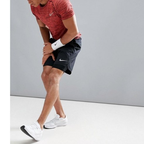 스포츠와 패션을 완벽하게 결합한 편안함과 스타일의 반바지