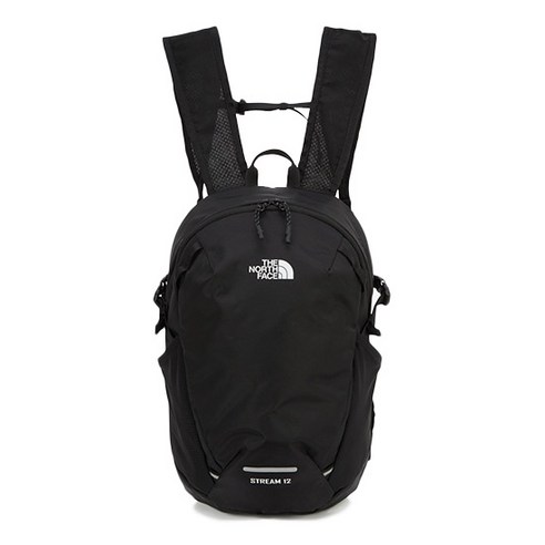 도심 속 스타일과 실용성을 겸비한 블랙 에센셜 백팩