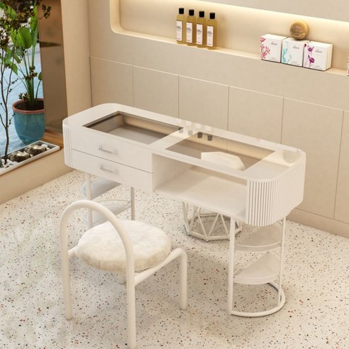 답답한 내 방구석 네일샵, 전문가 손길 그대로! 완벽 변신하는 마법의 테이블