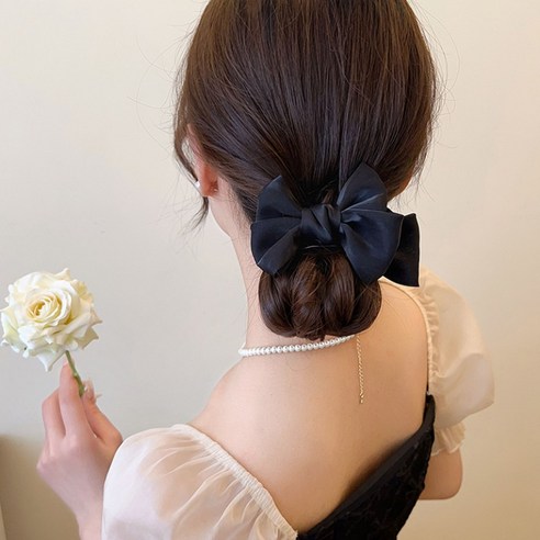 간편하고 시원하게, 올여름 똥머리 집게핀으로 스타일 완성!