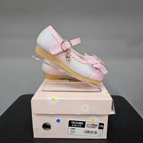 사랑스러운 디자인과 편안한 착용감, 뛰어난 내구성을 갖춘 또떼또떼 이블린, 아이에게 최고의 선물을!