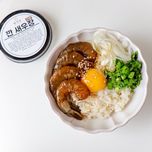 신선하고 편리한 1+1 한끼루 깐새우장으로 해산물 요리에서 맛과 편리함을 모두 만끽하세요.