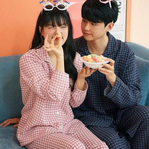 사랑스러움과 편안함을 더하는 라리리 커플 잠옷으로 행복한 밤을 선물하세요.