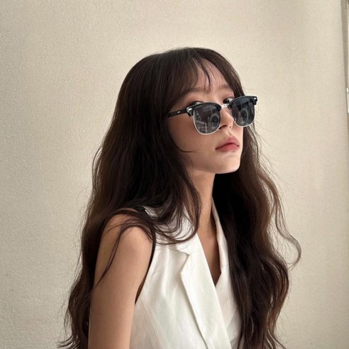 자외선으로부터 눈을 보호하고 스타일을 뽐내는 자외선 차단 UV400 하금테 선글라스