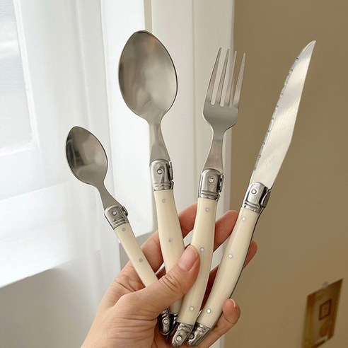 감성적인 테이블을 완성하는 9종 커트러리 세트: 특별한 식사를 위한 완벽한 선택