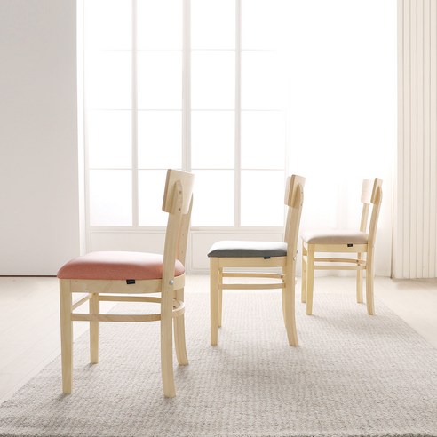 당신의 공간에 온기를 불어넣는 린백 LB21K 원목 식탁의자