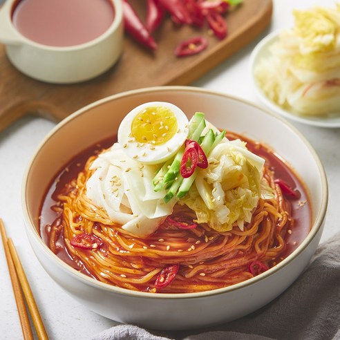 로시 비빔국수는 매운맛 조절 가능한 2인분용 간편조리세트