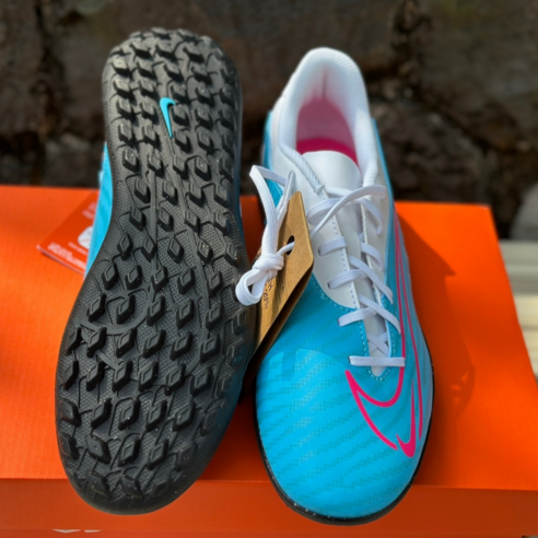 필드를 지배하는 날렵한 움직임, 나이키 팬텀 GX 클럽 TF