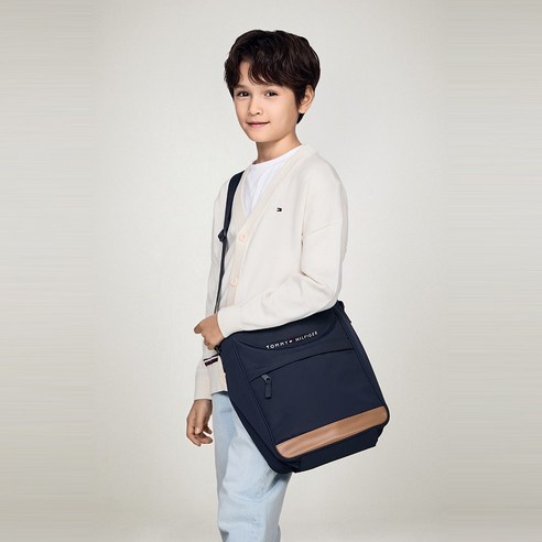 스타일, 실용성, 내구성을 갖춘 토미힐피거 신학기가방 클래식 보조가방