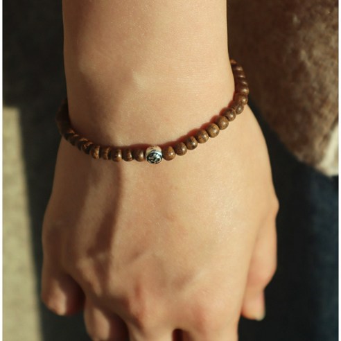 천상의 향을 담은 침향염주: 안식과 평온의 고요한 선물