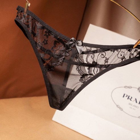 밤의 장막 아래 피어나는 매혹적인 실루엣, 당신의 아름다움을 더욱 돋보이게 할 T팬티