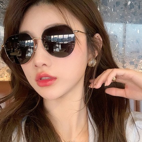 [랜덤플레이] 바캉스 오버사이즈 레트로 반투명 선글라스