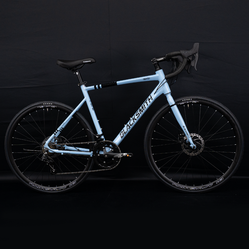 바람을 가르는 질주, 블랙스미스 말리 5세대 R2와 함께 로드 바이크의 세계로!