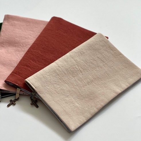 일상에 스며드는 은은한 아름다움, 모란이의 상점 매일미사책 커버