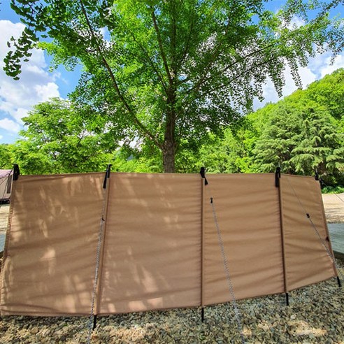 바람으로부터 캠프를 보호하는 필수품: 쿨맨 컴팩트 캠핑 윈드 스크린