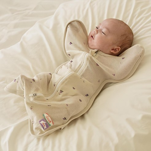 아기의 포근한 첫 만남: 오우아스튜디오 신생아 속싸개로 전하는 사랑 육아용품