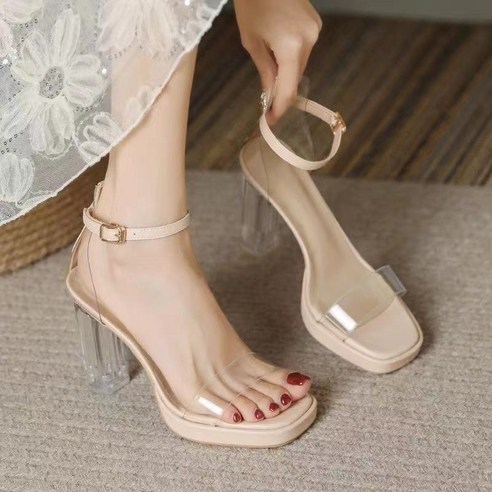 투명한 아름다움으로 완성하는 여름 스타일, AOKADA 스트랩 샌들