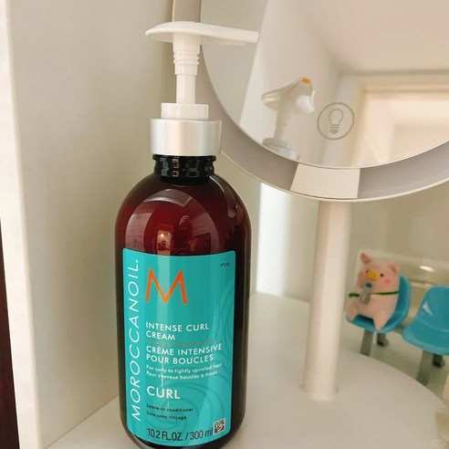 모로칸오일 컬 크림으로 엉킴 없는 찰랑이는 곱슬머리 스타일 완성!