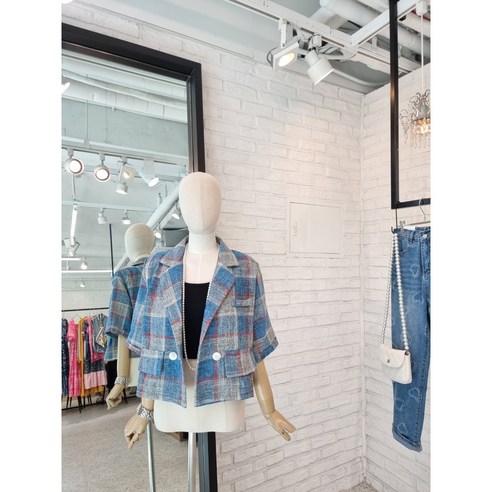 여름철에 시원하고 캐주얼한 스타일을 완성하는 반다리의 체크 린넨 숏자켓