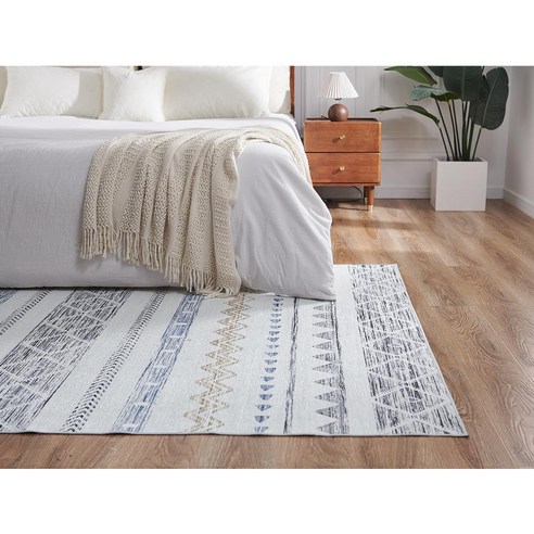 먼지 걱정 없이 쾌적하고 스타일리시한 거실을 완성하는 러그킹 플랫러그