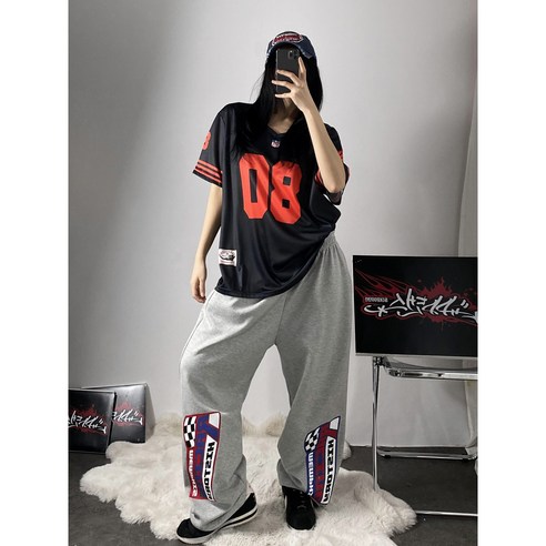 자유로운 움직임과 스타일을 위한 완벽한 선택, 디디댄스 브이넥 80 져지 티셔츠