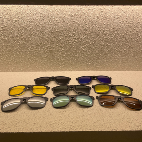 편리한 클립 디자인과 스타일리시한 렌즈로 사람들의 꾸준한 사랑을 받고 있는 어글즈 클립온 편광 클립 선글라스