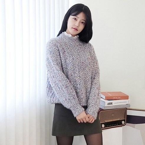 컬러믹스루즈핏팝콘니트_CJW1KT2251은 겨울용 상품으로, 할인된 가격과 다양한 컬러, 여성 FREE 사이즈로 제공되어 편안한 착용감을 제공합니다.