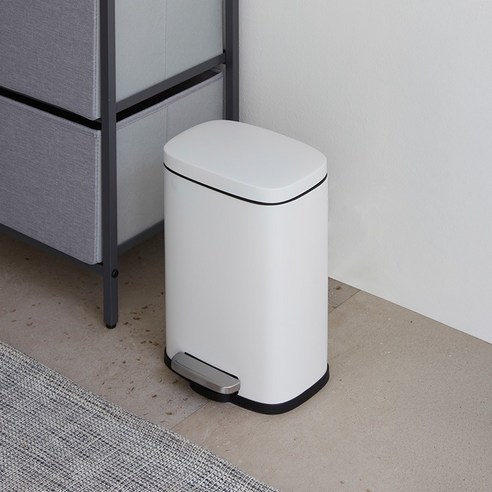 좁은 공간을 위한 깔끔한 선택, 까사미아 첼시 스텐휴지통 5L