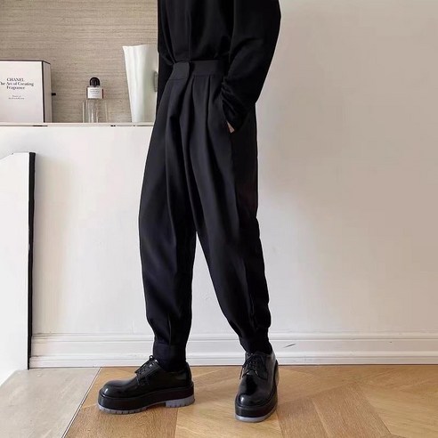 마틴 부츠를 매치한 바지 와이드팬츠