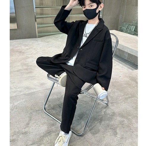 온리히얼 주니어 블랙 정장으로 우리 아이의 특별한 날을 더욱 빛내세요!