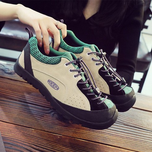 킨 재스퍼 락 운동화는 등산, 트래킹, 아웃도어 활동에 적합한 커플 신발입니다.