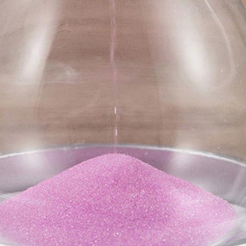 고급스러운 디자인과 정확한 시간 측정 기능을 갖춘 장식품