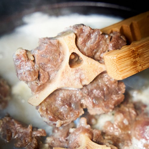 제대로 손질된 신선한 호주산 소꼬리