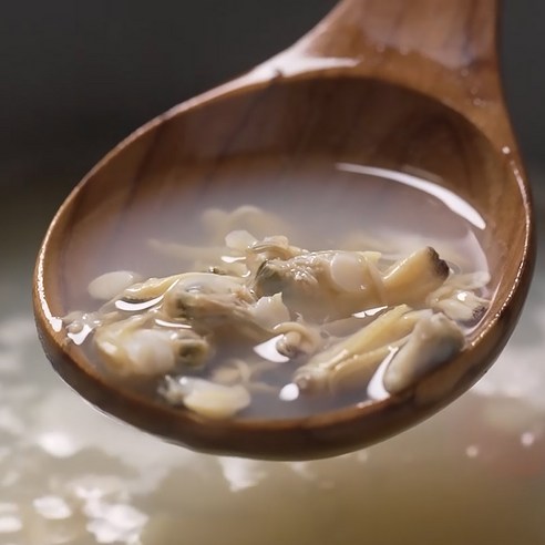 신선한 바지락의 풍부한 맛과 건강상의 이점을 담은 고창 정가네 바지락국 즉석국 밀키트
