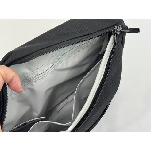 자유로운 영혼을 위한 스타일리시한 동반자, 아크테릭스 맨티스 2 힙색