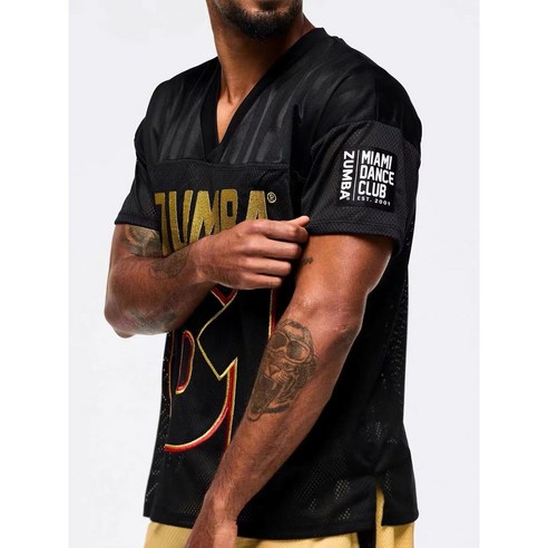 자유로운 움직임과 빛나는 개성을 담은 Merero ZW줌바룩 트레이닝복