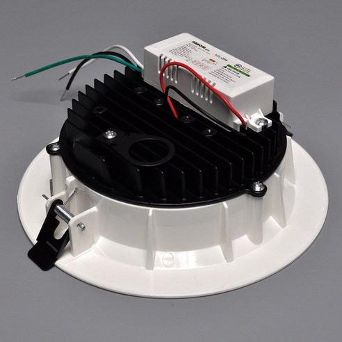 어두운 공간에 빛을 선물하는 7인치 다운라이트 LED