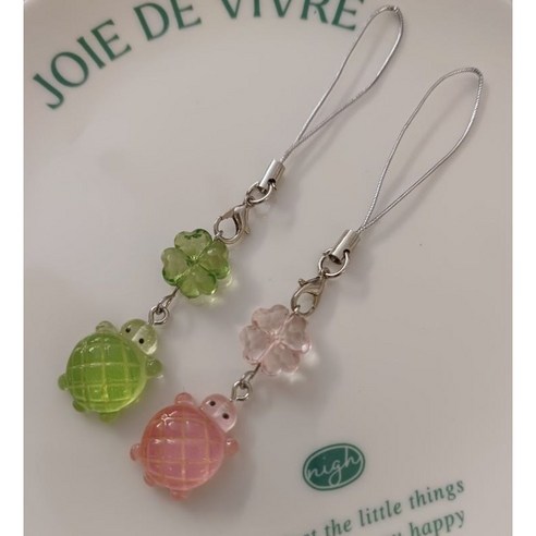 행운을 가득 담은 특별한 선물, 네잎클로버 거북이 키링 비즈키링