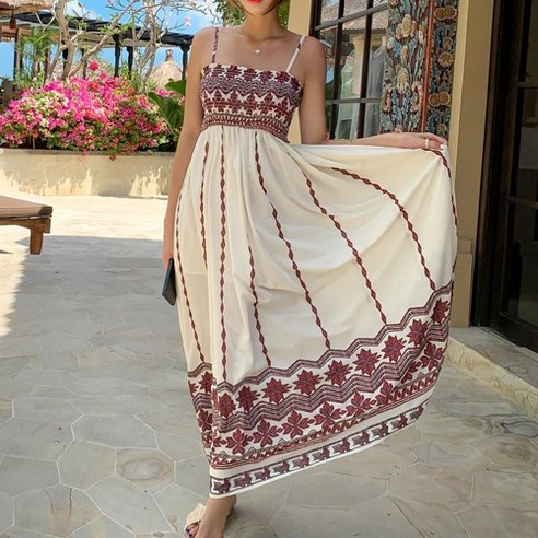 여름 휴가에 완벽한 화려하고 편안한 비치웨어