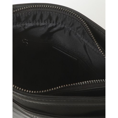 헤지스 크로스백 하나로 데일리 스타일 완성!