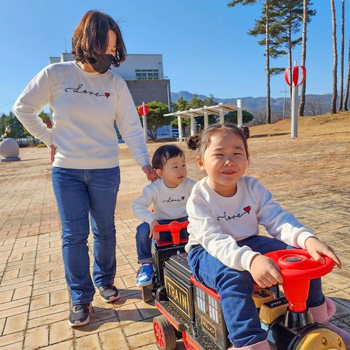 베베왕국 가족티 패밀리룩 맨투맨 자수 러브 하트 가족단체티 커플티 단체티 아동 백일 돌 가족 사진 촬영 의상 티셔츠