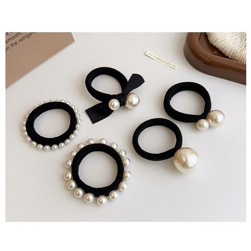 우아함과 실용성을 겸비한 왕 진주 방울 포인트 무매듭 헤어끈