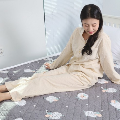 듀젯 전자파없는 온열 탄소매트 전기장판은 탁월한 온열 치료와 전자파 차단 기능을 제공하여 근육 피로 완화와 편안한 수면을 돕습니다.